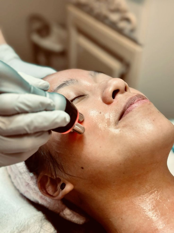 ハイパーナイフ フェイスケア（フェイスライン温感ケア）